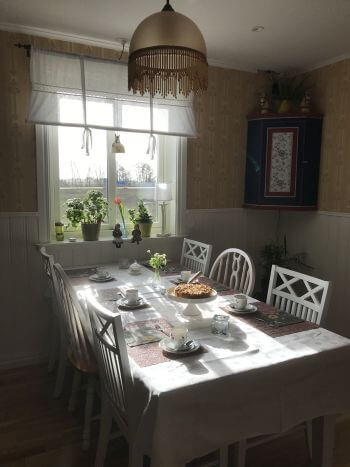 Dining room at Hässlunda fattigstuga B&B